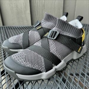 Chaco footwear Z/Ronin women’s hiking style shoes in size 7 like new!